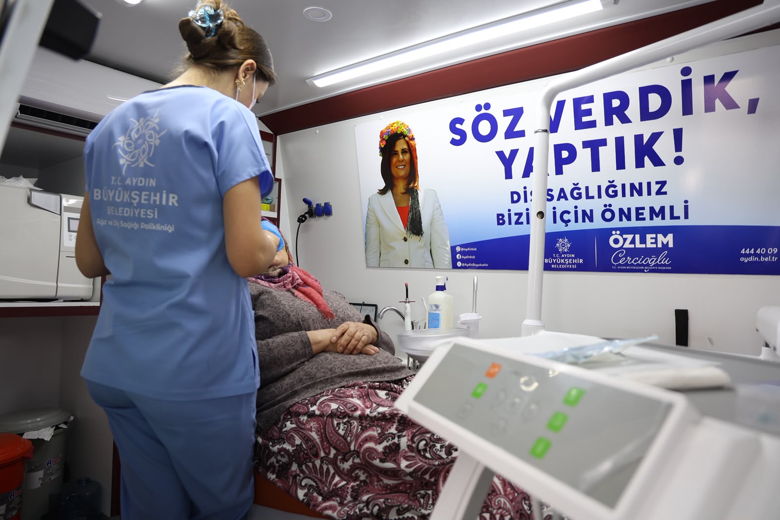BAŞKAN ÇERÇİOĞLU MOBİL AĞIZ VE DİŞ SAĞLIĞI HİZMETLERİNİ KENTİN DÖRT BİR YANINDA VATANDAŞLARLA BULUŞTURMAYI SÜRDÜRÜYOR