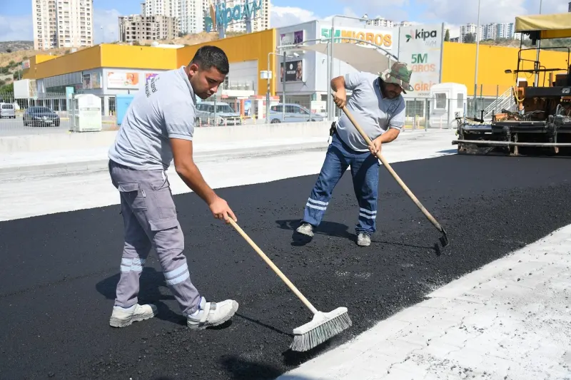 Kuşadası Belediyesi’nden Değirmendere’de Asfalt Mesaisi